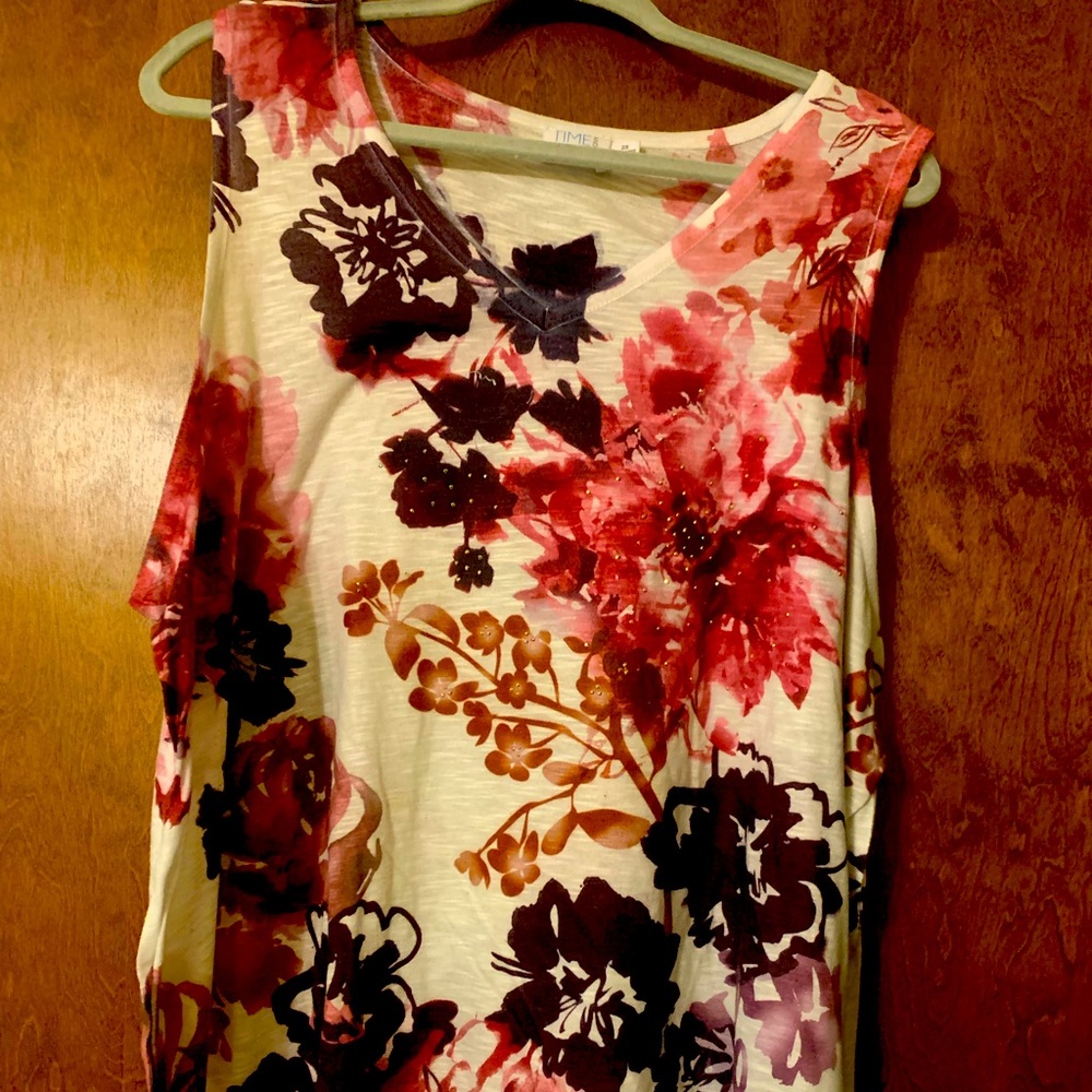 Pretty Floral Rhinestone Tank size 2x